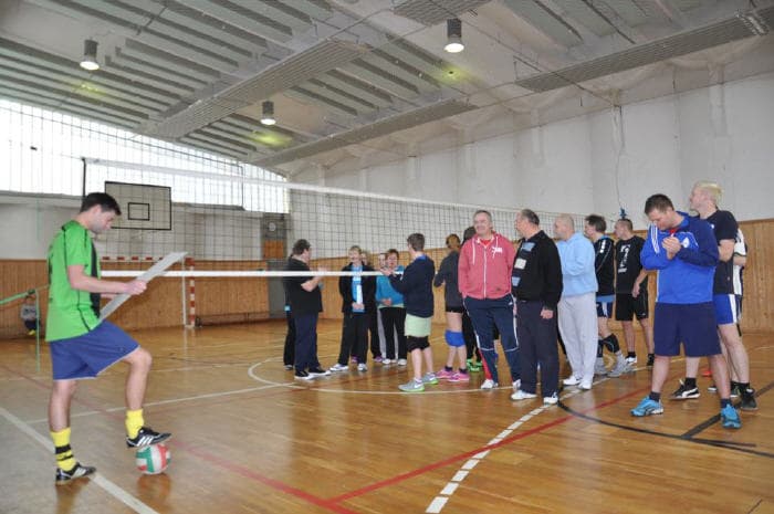 Volleyball in Turnhalle