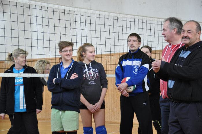 Volleyball in Turnhalle