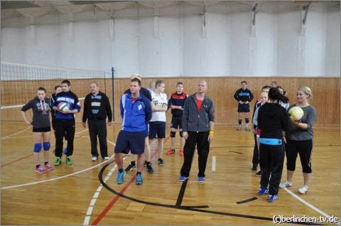 Volleyball in Turnhalle